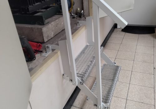 evolutionäre Klapptreppe für den Zugang Aufzugsmaschinenraum Piraccini Metallbau köln